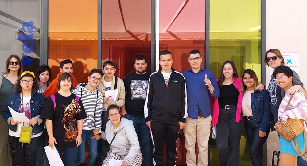 UNIdiversidad. Foto de participantes de UNIdiversidad en las oficinas de la asociación A Toda Vela de Almería