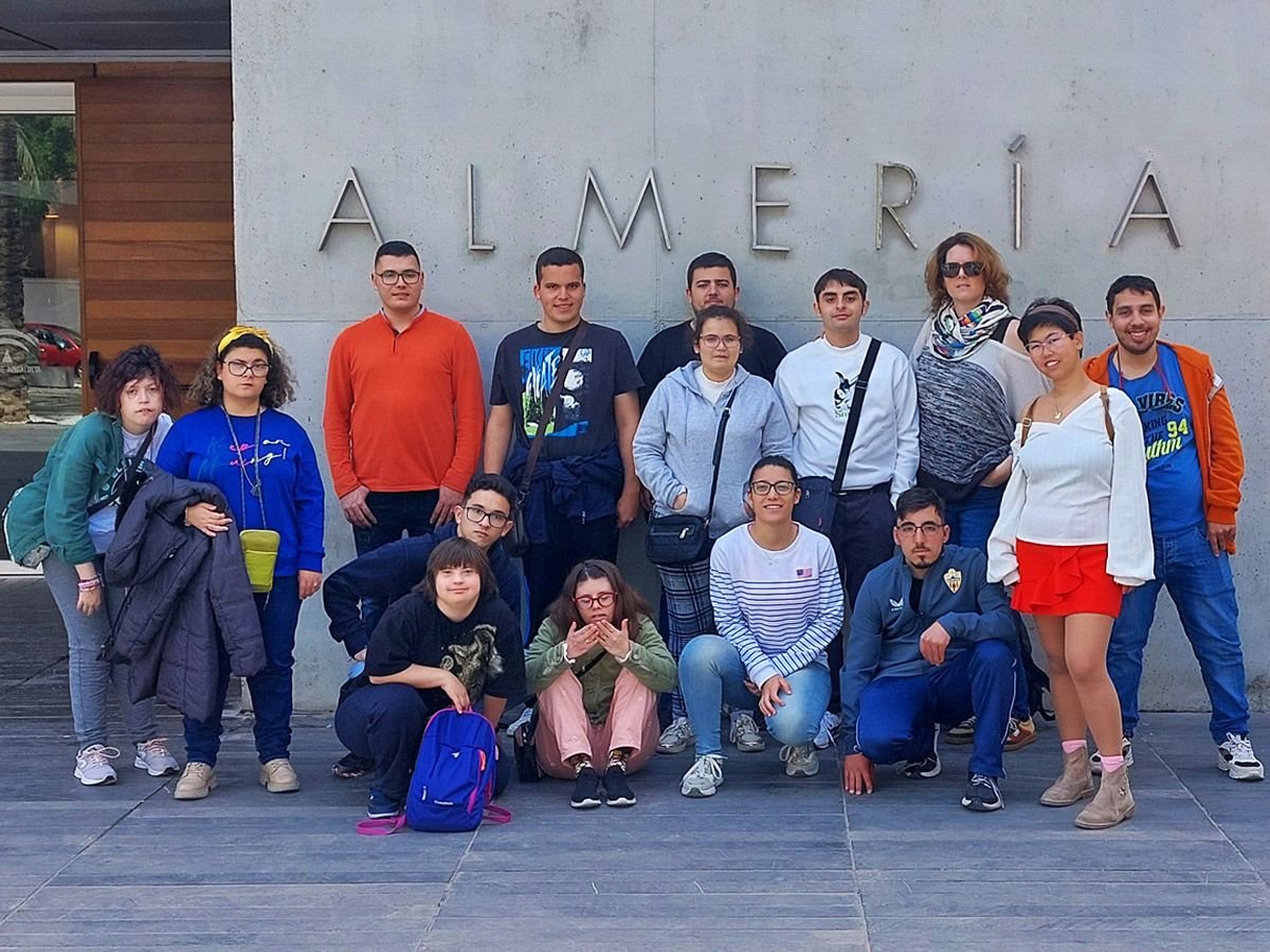 UNIdiversidad UAL. Portada de la web: Foto de grupo en el museo de Almería