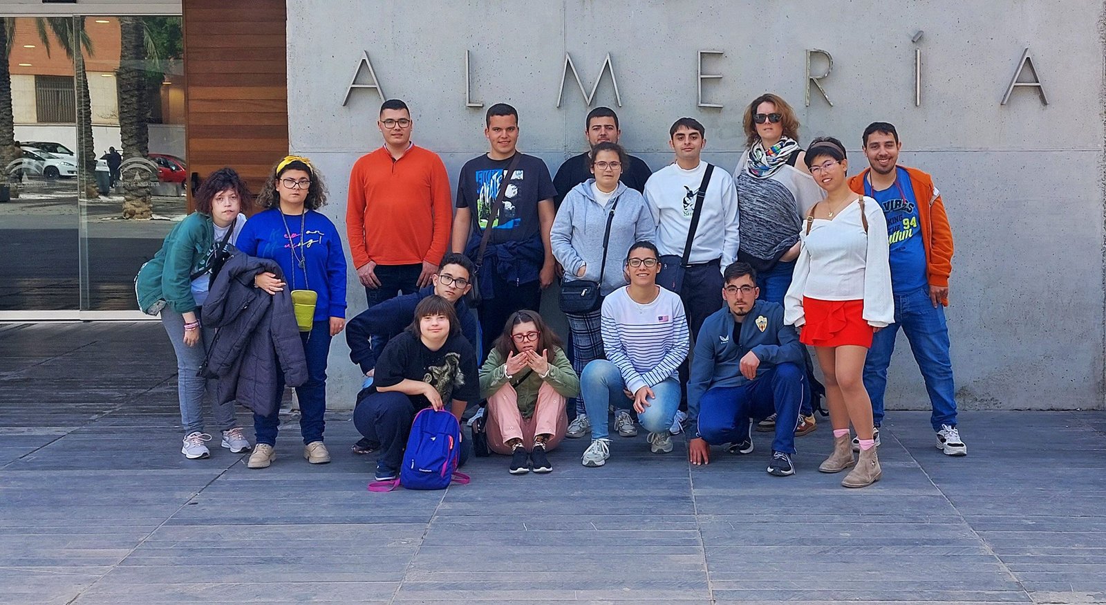 UNIdiversidad UAL. Portada de la web: Foto de grupo en el museo de Almería